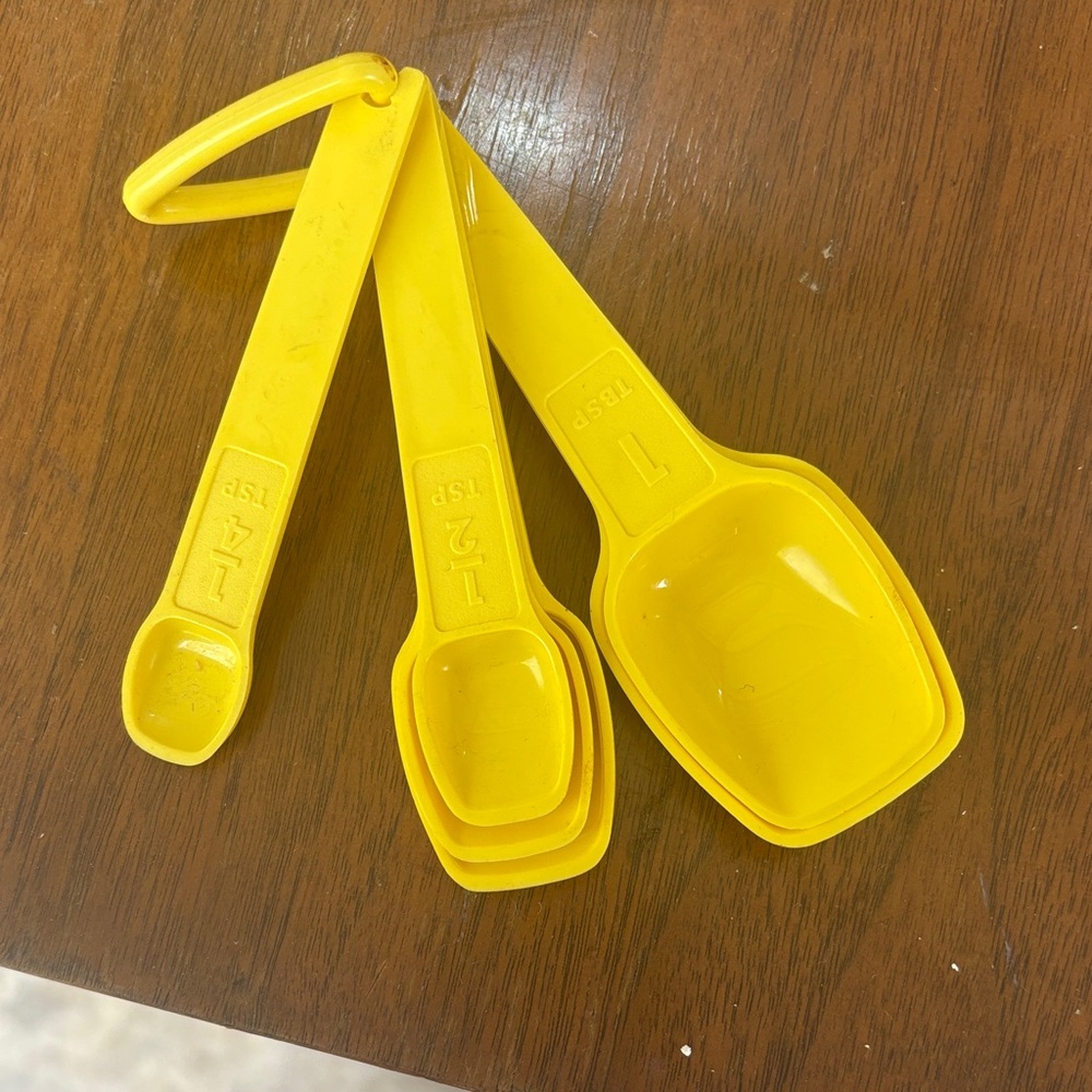 Tupperware Bright Yellow Nested Measuring Spoon Set Vintage